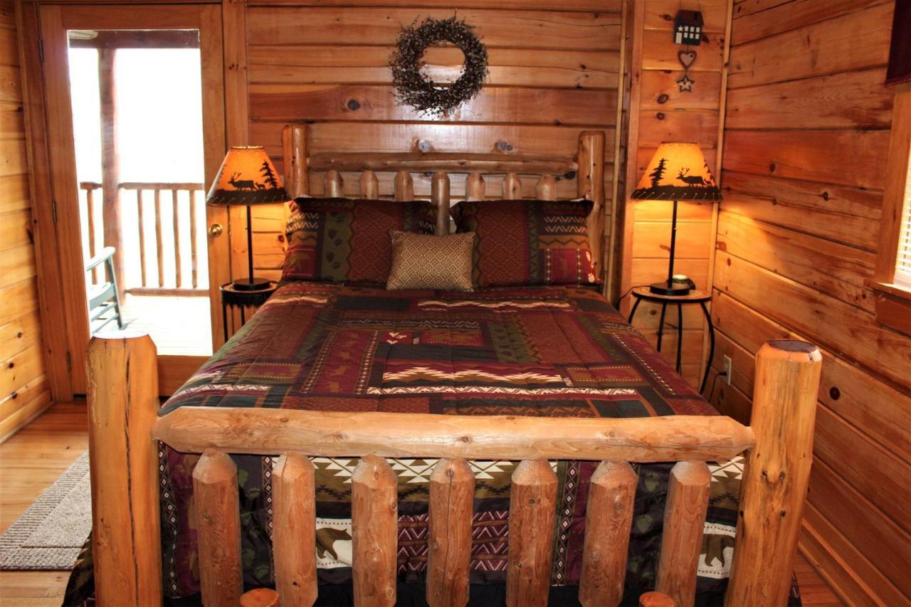 גטלינבורג Mountain Joy -Private Treehouse Style Cabin That Sleeps 4-Free Tickets מראה חיצוני תמונה