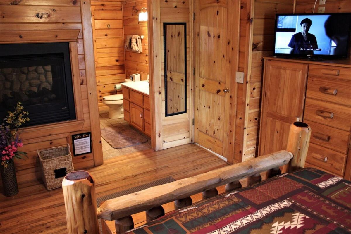 גטלינבורג Mountain Joy -Private Treehouse Style Cabin That Sleeps 4-Free Tickets מראה חיצוני תמונה