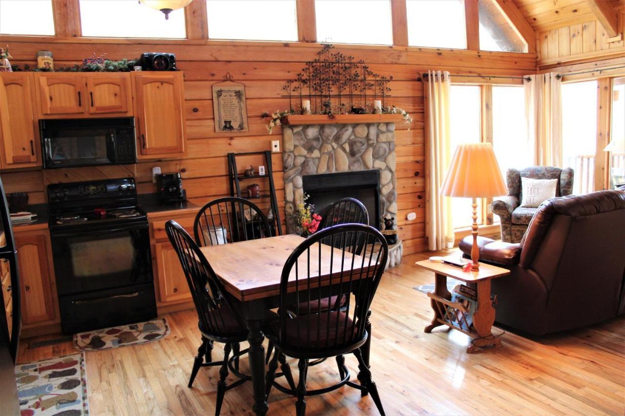 גטלינבורג Mountain Joy -Private Treehouse Style Cabin That Sleeps 4-Free Tickets מראה חיצוני תמונה