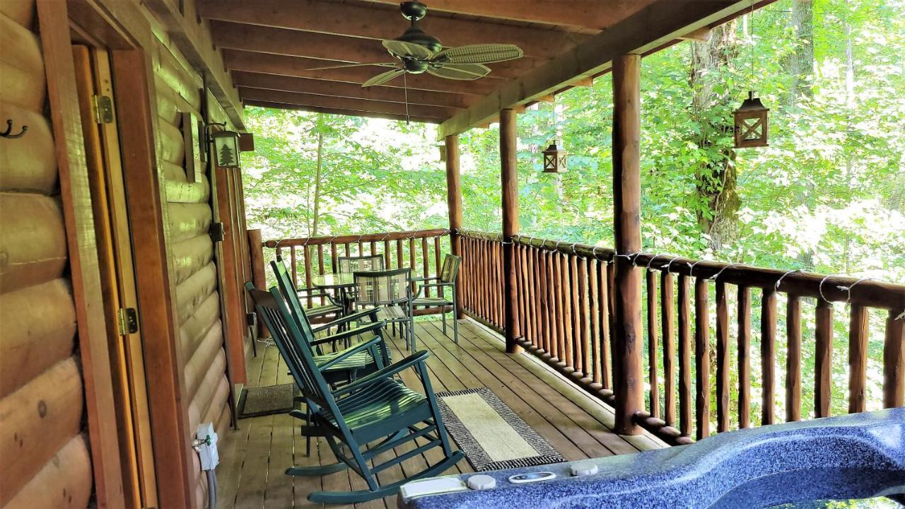 גטלינבורג Mountain Joy -Private Treehouse Style Cabin That Sleeps 4-Free Tickets מראה חיצוני תמונה